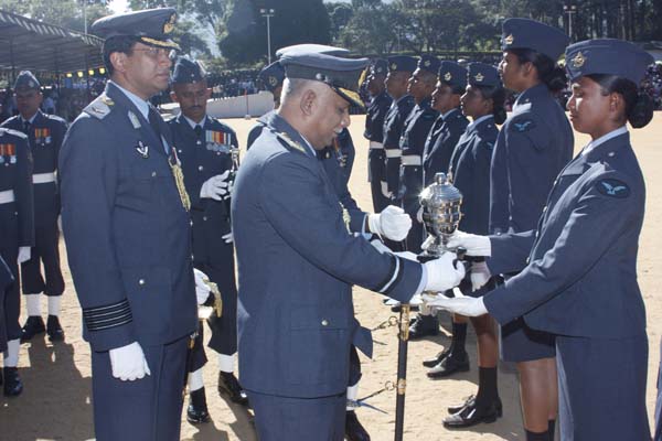 124 Gunners Complete Advanced Training at Palaly