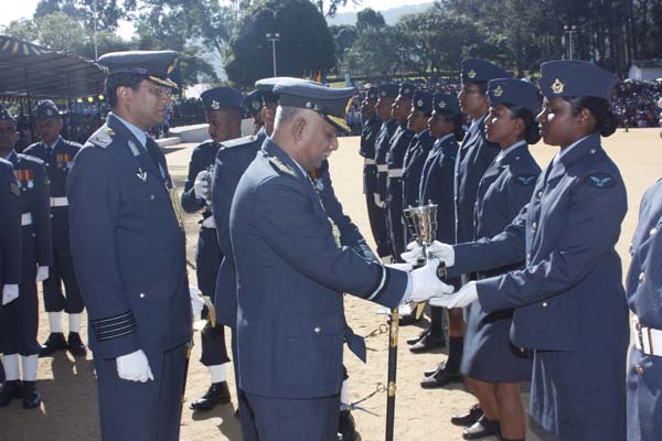 124 Gunners Complete Advanced Training at Palaly