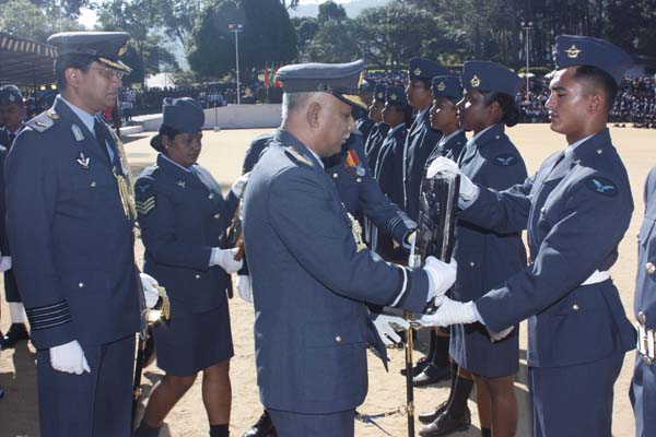 124 Gunners Complete Advanced Training at Palaly