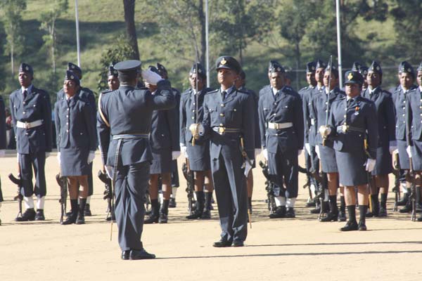 124 Gunners Complete Advanced Training at Palaly