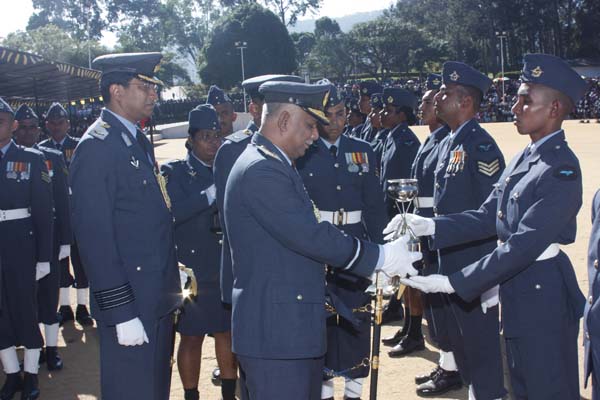 124 Gunners Complete Advanced Training at Palaly