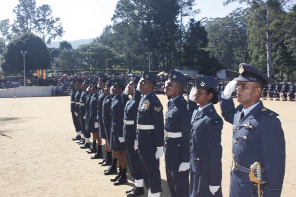 124 Gunners Complete Advanced Training at Palaly
