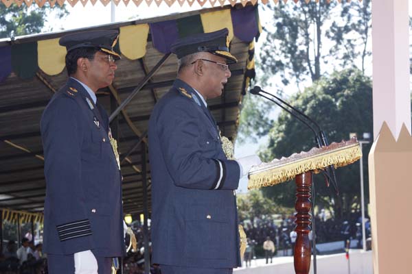 124 Gunners Complete Advanced Training at Palaly