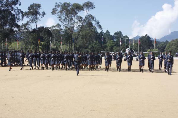 124 Gunners Complete Advanced Training at Palaly