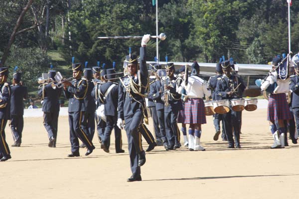 124 Gunners Complete Advanced Training at Palaly