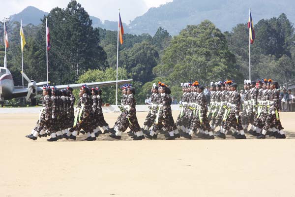 124 Gunners Complete Advanced Training at Palaly