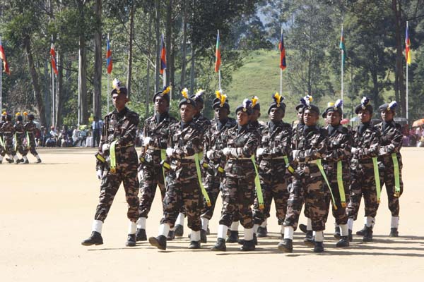 124 Gunners Complete Advanced Training at Palaly
