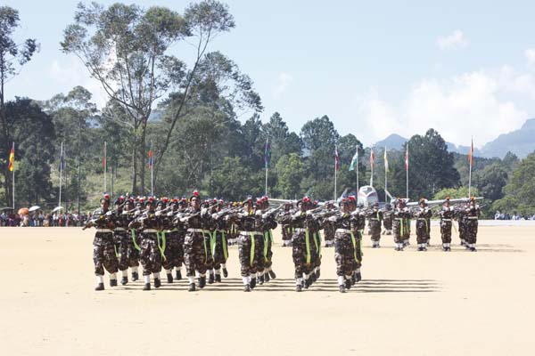 124 Gunners Complete Advanced Training at Palaly