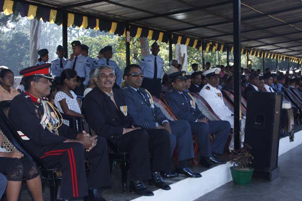 124 Gunners Complete Advanced Training at Palaly