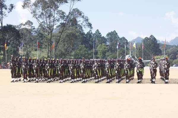 124 Gunners Complete Advanced Training at Palaly