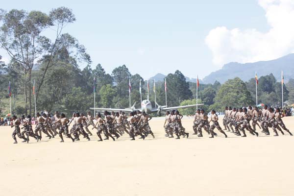 124 Gunners Complete Advanced Training at Palaly