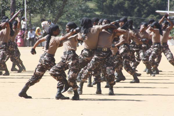 124 Gunners Complete Advanced Training at Palaly