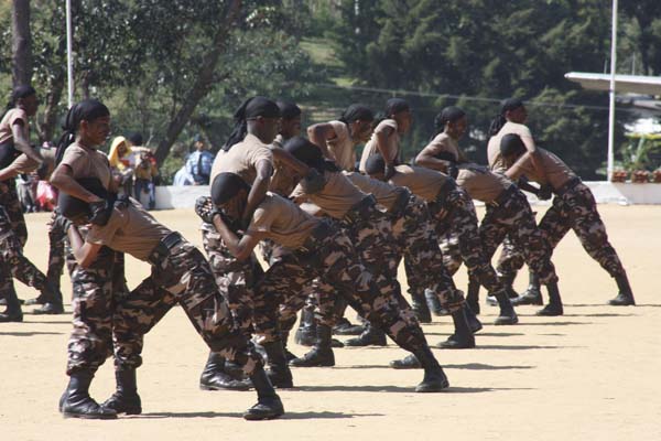 124 Gunners Complete Advanced Training at Palaly