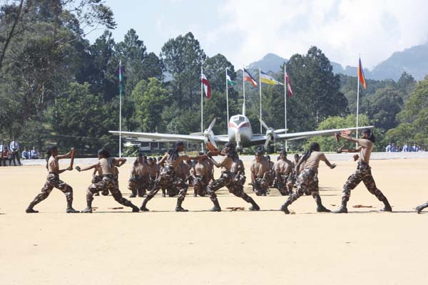 124 Gunners Complete Advanced Training at Palaly
