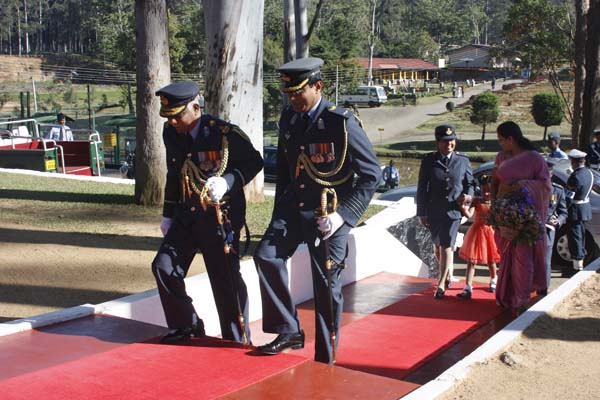 124 Gunners Complete Advanced Training at Palaly