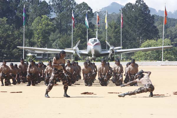 124 Gunners Complete Advanced Training at Palaly