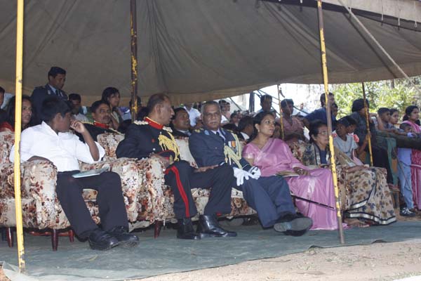 124 Gunners Complete Advanced Training at Palaly