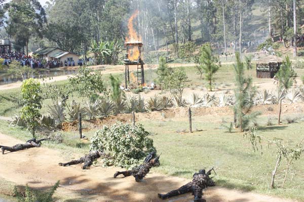 124 Gunners Complete Advanced Training at Palaly