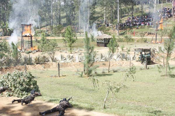 124 Gunners Complete Advanced Training at Palaly