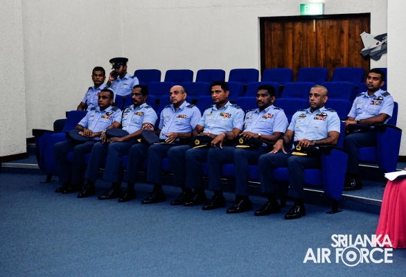 NEWLY
ENLISTED STUDENT OFFICERS TAKE OATHS