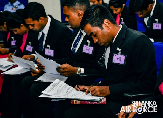 NEWLY
ENLISTED STUDENT OFFICERS TAKE OATHS