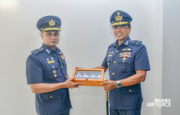Four
Stories Officer’s GSQ complex vested for Base Katunayake