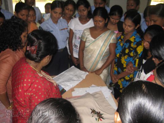 සාරී මෝස්තර හා රෙදි පින්තාරු එක් දින වැඩමුලුව