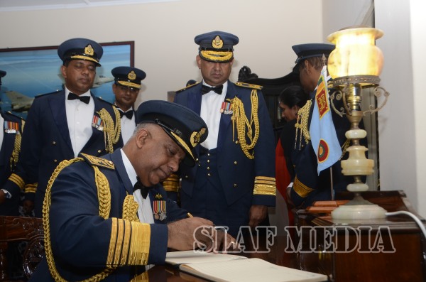 Outgoing Commander Bids Farewell