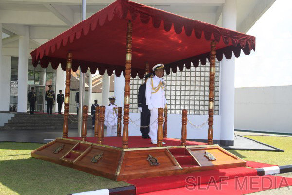 Commander of the Sri Lanka Navy, Vice Admiral Somathilake Dissanayake Visits SLAF HQ