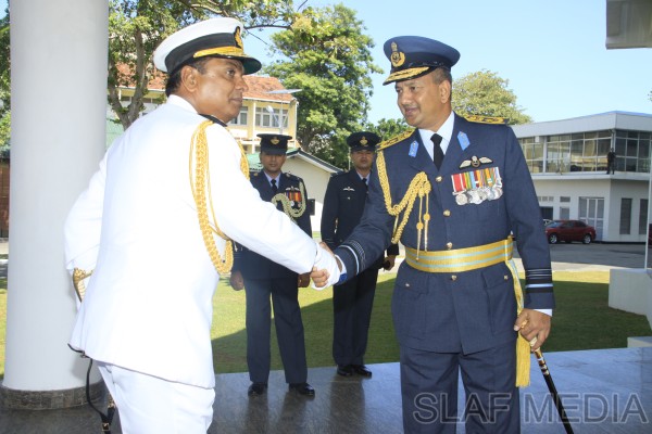 Commander of the Sri Lanka Navy, Vice Admiral Somathilake Dissanayake Visits SLAF HQ