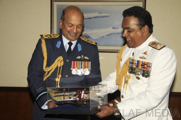 Commander of the Sri Lanka Navy, Vice Admiral Somathilake Dissanayake Visits SLAF HQ