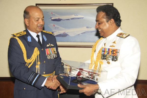 Commander of the Sri Lanka Navy, Vice Admiral Somathilake Dissanayake Visits SLAF HQ