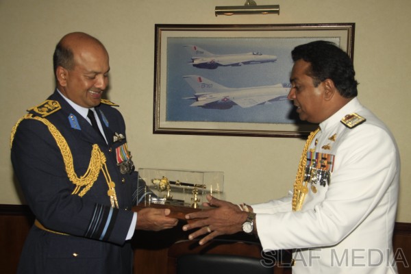 Commander of the Sri Lanka Navy, Vice Admiral Somathilake Dissanayake Visits SLAF HQ
