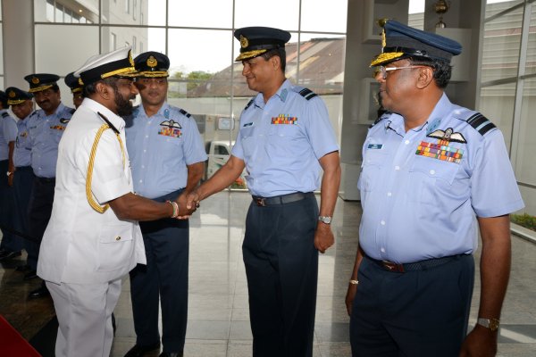 Outgoing Navy Commander Visits SLAF Headquarters