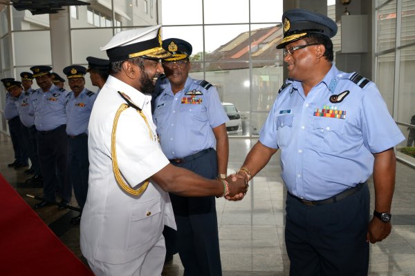 Outgoing Navy Commander Visits SLAF Headquarters