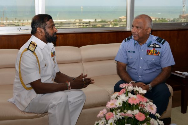 Outgoing Navy Commander Visits SLAF Headquarters