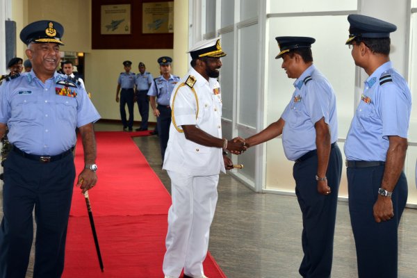 Outgoing Navy Commander Visits SLAF Headquarters