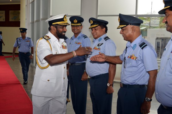 Outgoing Navy Commander Visits SLAF Headquarters