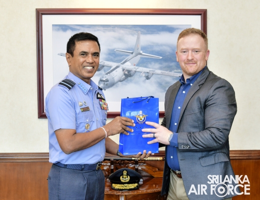 PACIFIC AUGMENTATION TEAM(PAT) AND SPECIAL OPERATION COMMAND PACIFIC (SOCPAC) OFFICIALS CALL ON THE COMMANDER