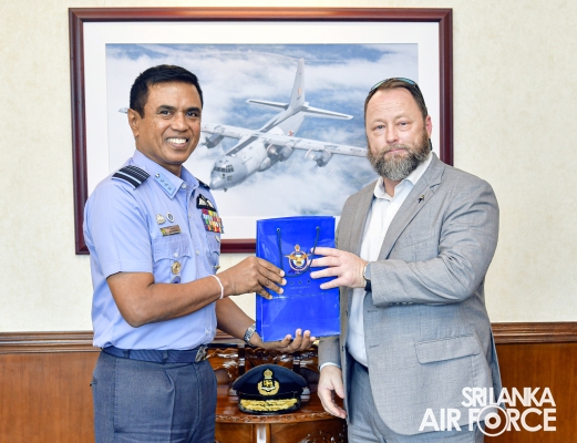 PACIFIC AUGMENTATION TEAM(PAT) AND SPECIAL OPERATION COMMAND PACIFIC (SOCPAC) OFFICIALS CALL ON THE COMMANDER