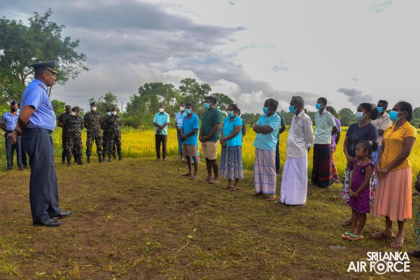 SLAF STATION MORAWEWA CONDUCTS PADDY HARVESTING PROGRAMME FOR LOW INCOME FARMERS AT KANUGAHAWEWA AREA