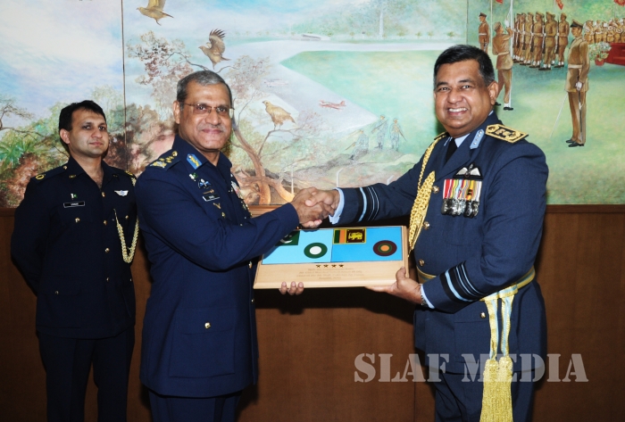 Chief of the Air Staff of the Pakistan Air Force Calls on the Commander of the SLAF