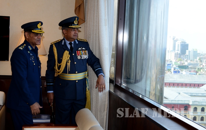 Chief of the Air Staff of the Pakistan Air Force Calls on the Commander of the SLAF