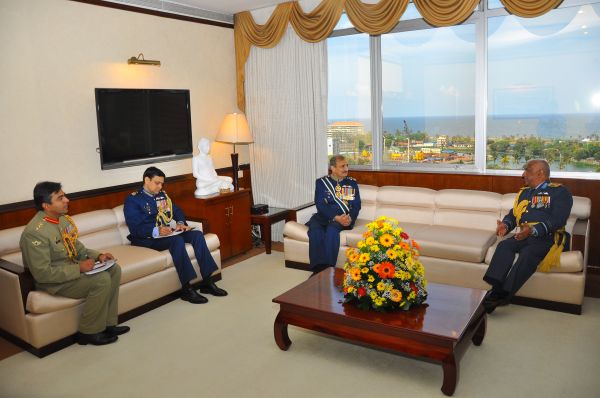 Chief of the Air
Staff of the Pakistan Air Force Calls on the Commander