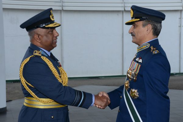 Chief of the Air
Staff of the Pakistan Air Force Calls on the Commander