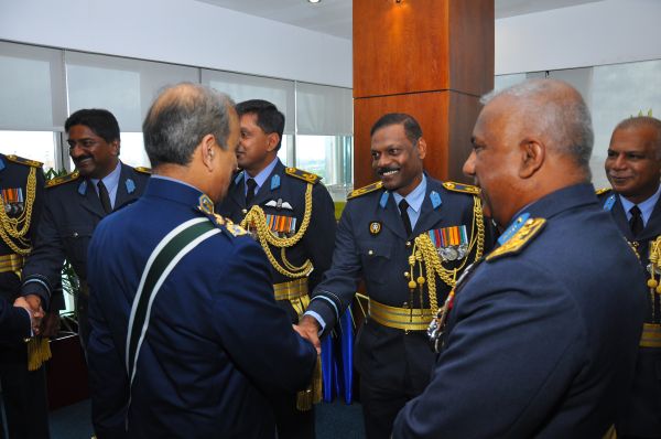 Chief of the Air
Staff of the Pakistan Air Force Calls on the Commander