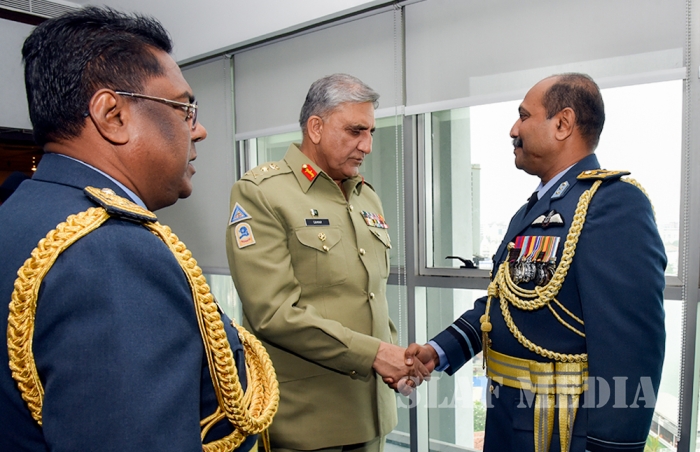 Pakistan Army Chief Calls on the Commander