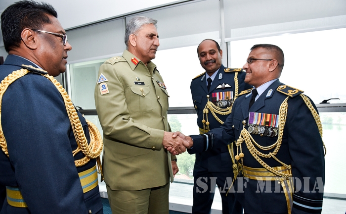 Pakistan Army Chief Calls on the Commander