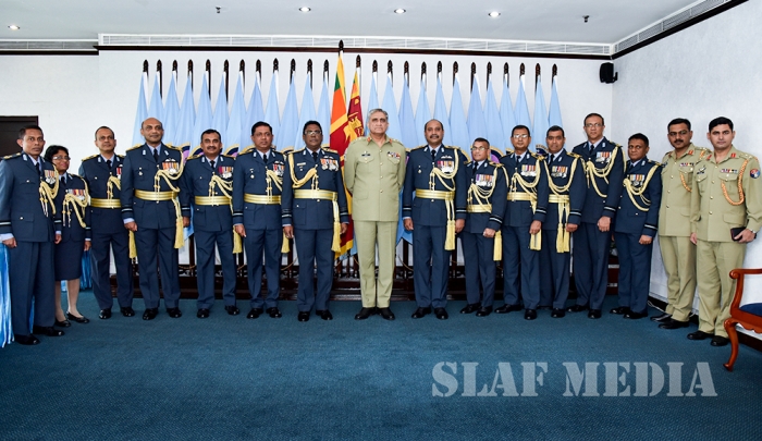 Pakistan Army Chief Calls on the Commander