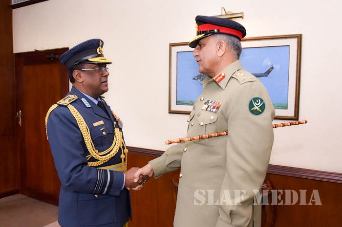 Pakistan Army Chief Calls on the Commander